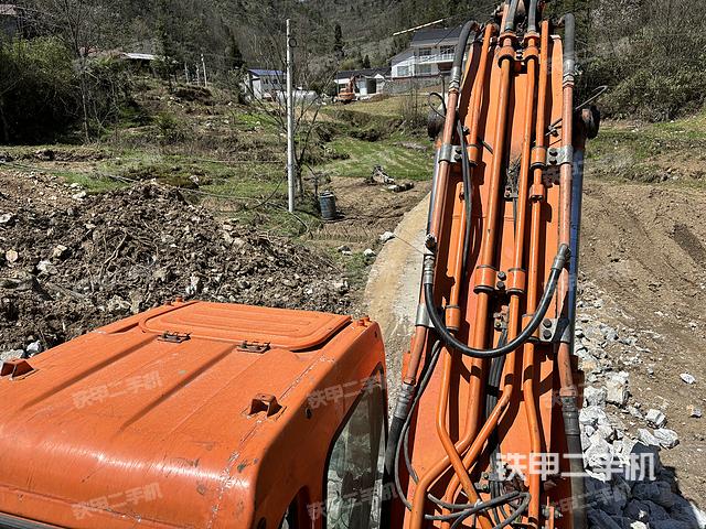 驾驶室顶部（整机外观）