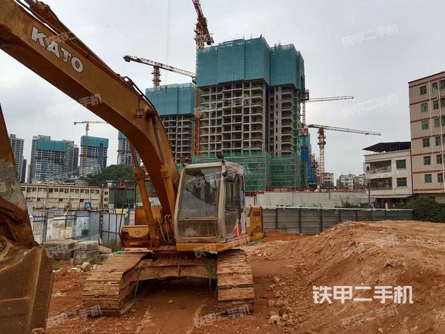 驾驶室顶部（整机外观）