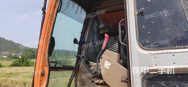 駕駛室整體（整機外觀）