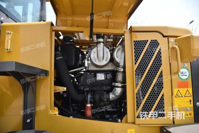 发动机左侧（整机外观及大件）