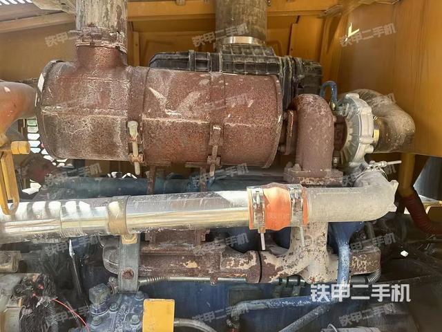 发动机右侧（整机外观及大件）