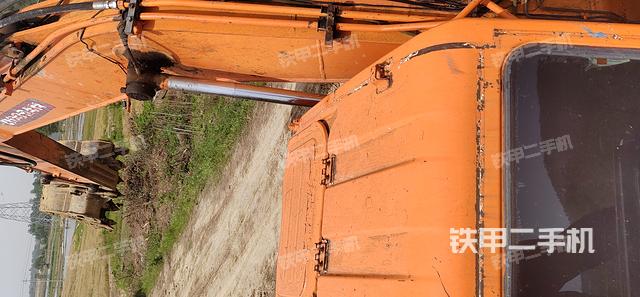 駕駛室頂部（整機外觀）