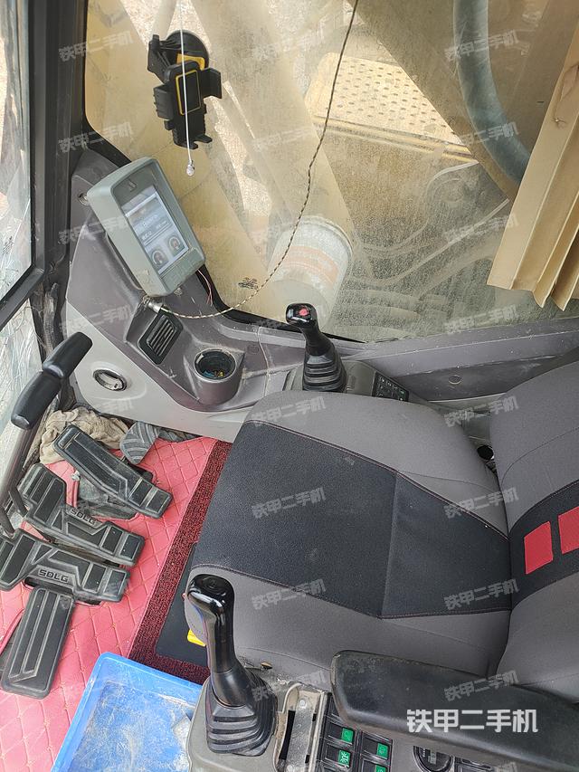 驾驶室整体（整机外观）