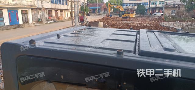 驾驶室顶部（整机外观）