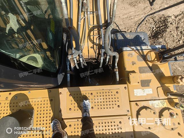 回转马达和主控阀（整机外观）