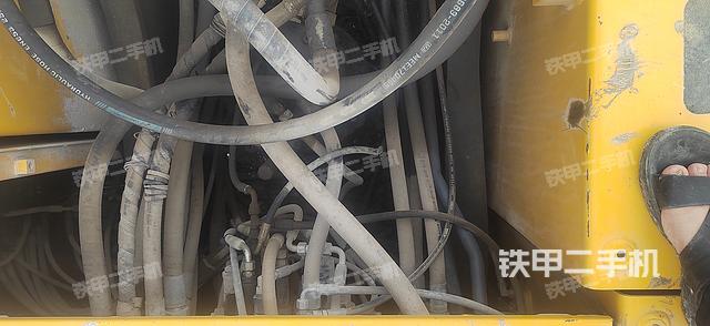 回转马达和主控阀（整机外观）