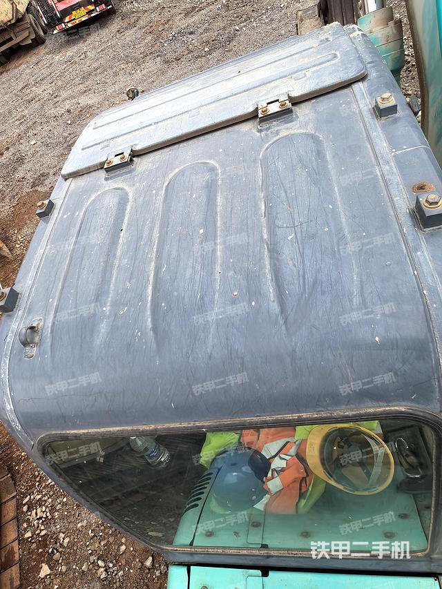 驾驶室顶部（整机外观）