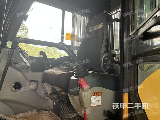 驾驶室顶部（整机外观）