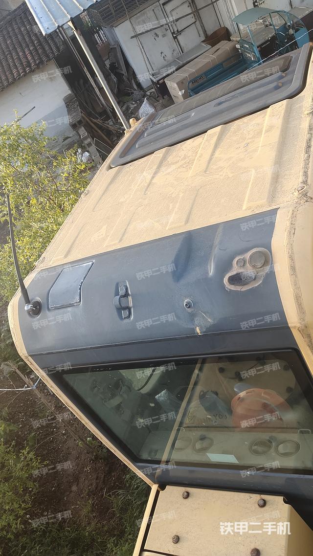 驾驶室顶部（整机外观）