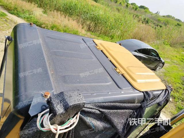 驾驶室顶部（整机外观）