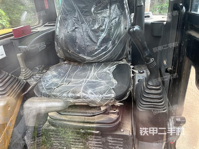 驾驶室顶部（整机外观）