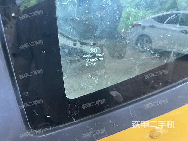 回转马达和主控阀（整机外观）