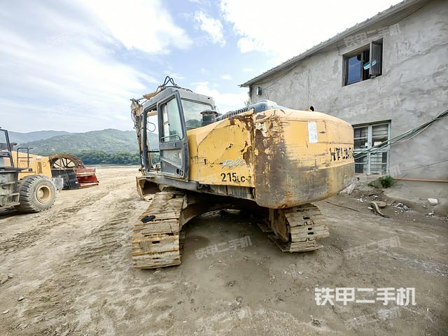 回转马达和主控阀（整机外观）