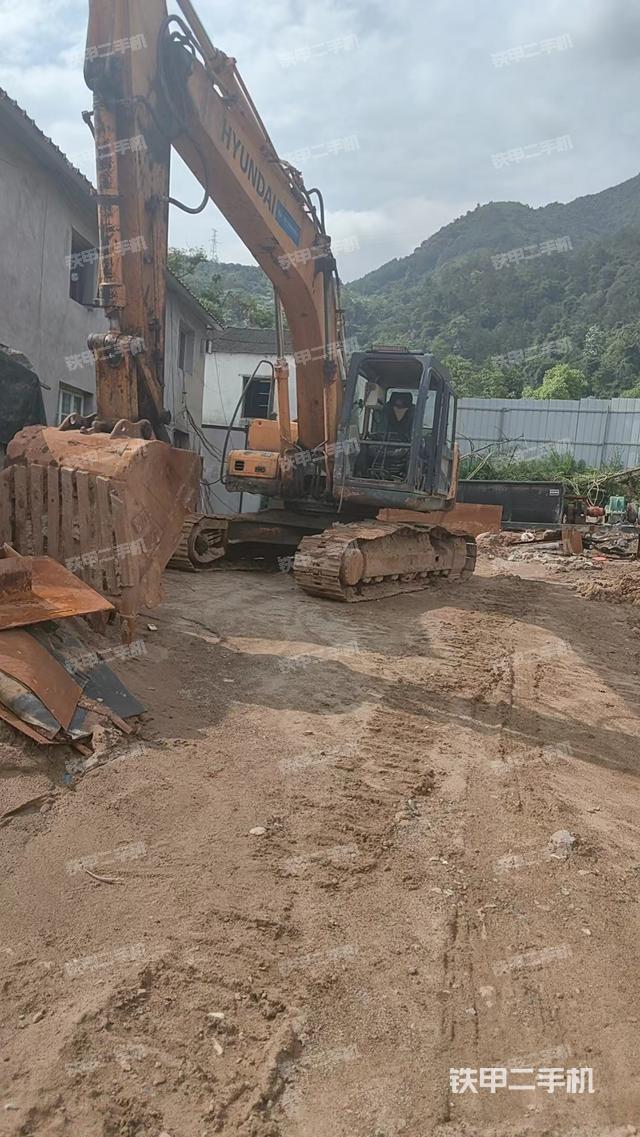 驾驶室顶部（整机外观）