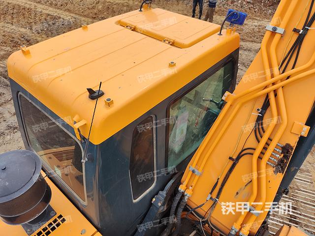 驾驶室顶部（整机外观）