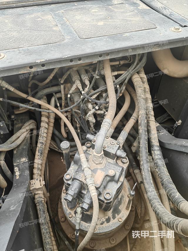 回转马达和主控阀（整机外观）