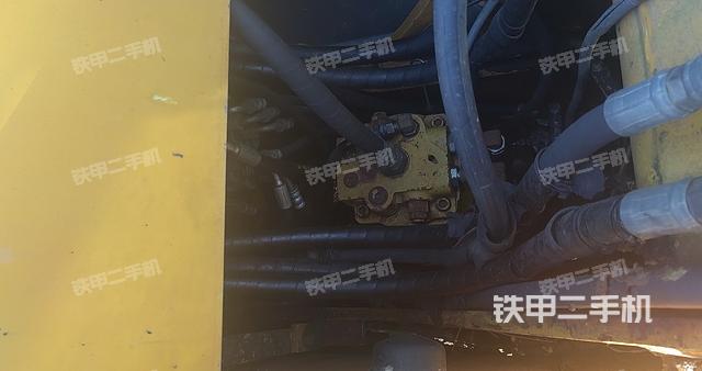 回转马达和主控阀（整机外观）