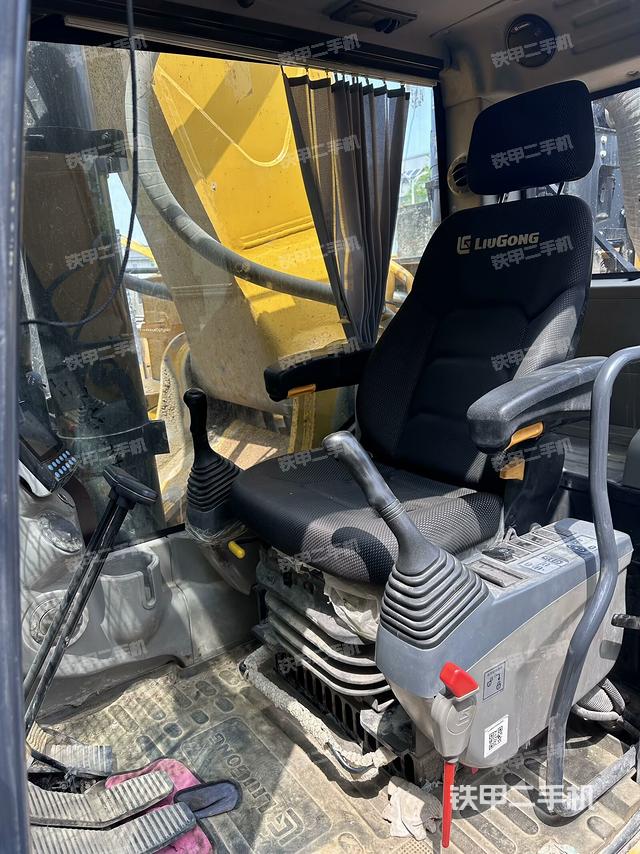 驾驶室整体（整机外观）