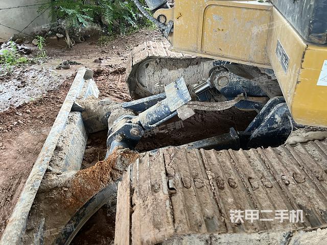 回转马达和主控阀（整机外观）