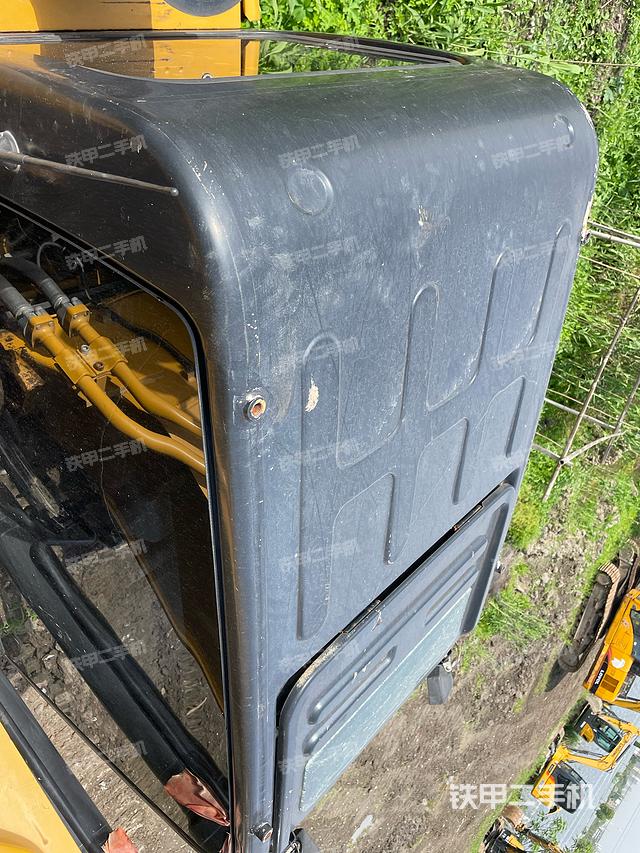 驾驶室顶部（整机外观）