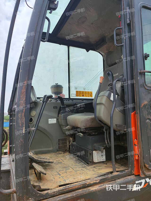 驾驶室整体（整机外观）