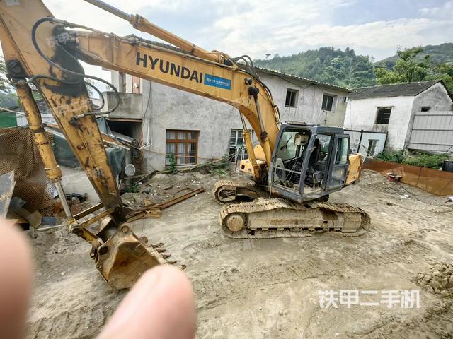 现代R215-7C挖掘机