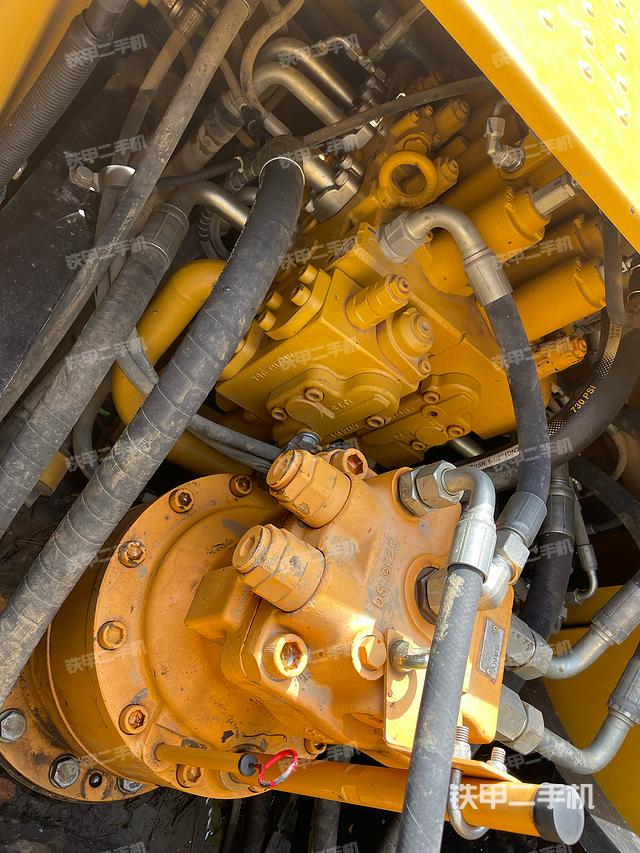 回转马达和主控阀（整机外观）