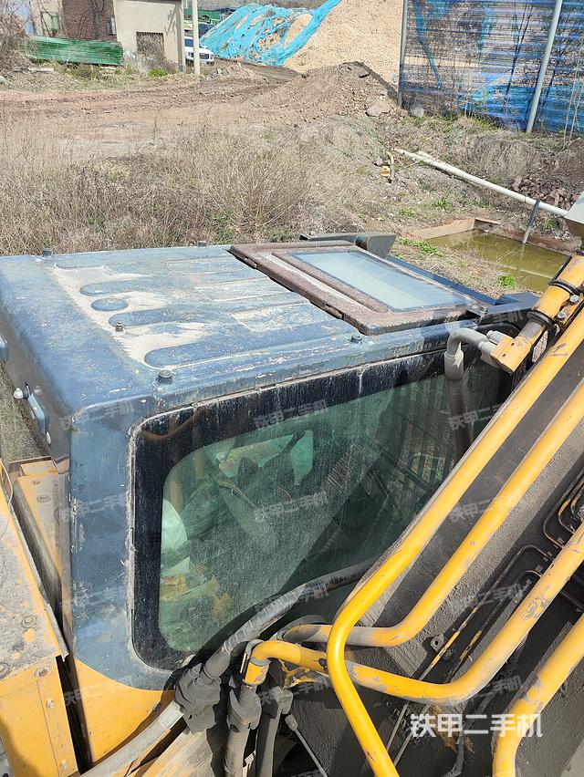 驾驶室顶部（整机外观）