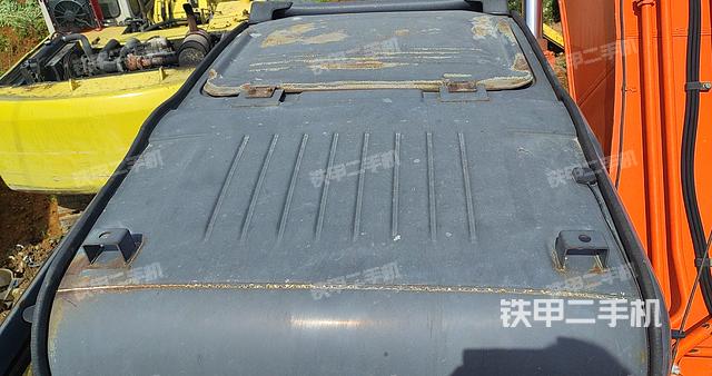 驾驶室顶部（整机外观）