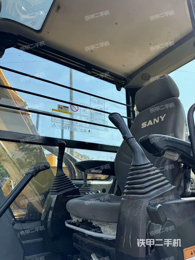 驾驶室整体（整机外观）