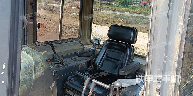 驾驶室操作台（设备外观及核心部件）