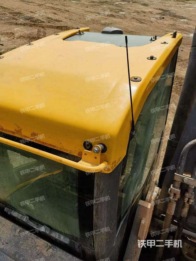 驾驶室顶部（整机外观）