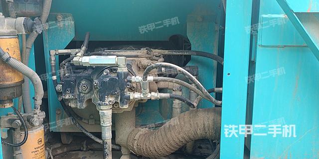 液压泵舱室正面整体（整机外观）