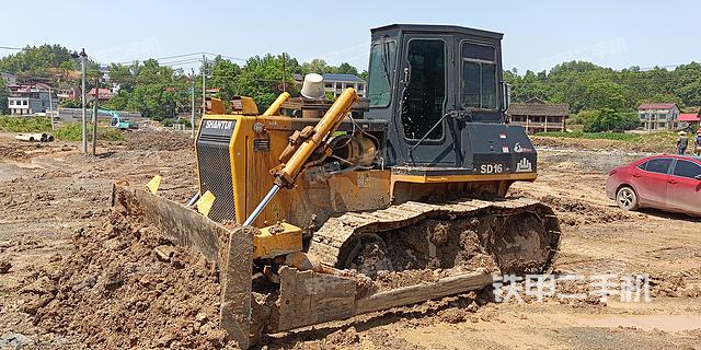 山推SD16标准型推土机