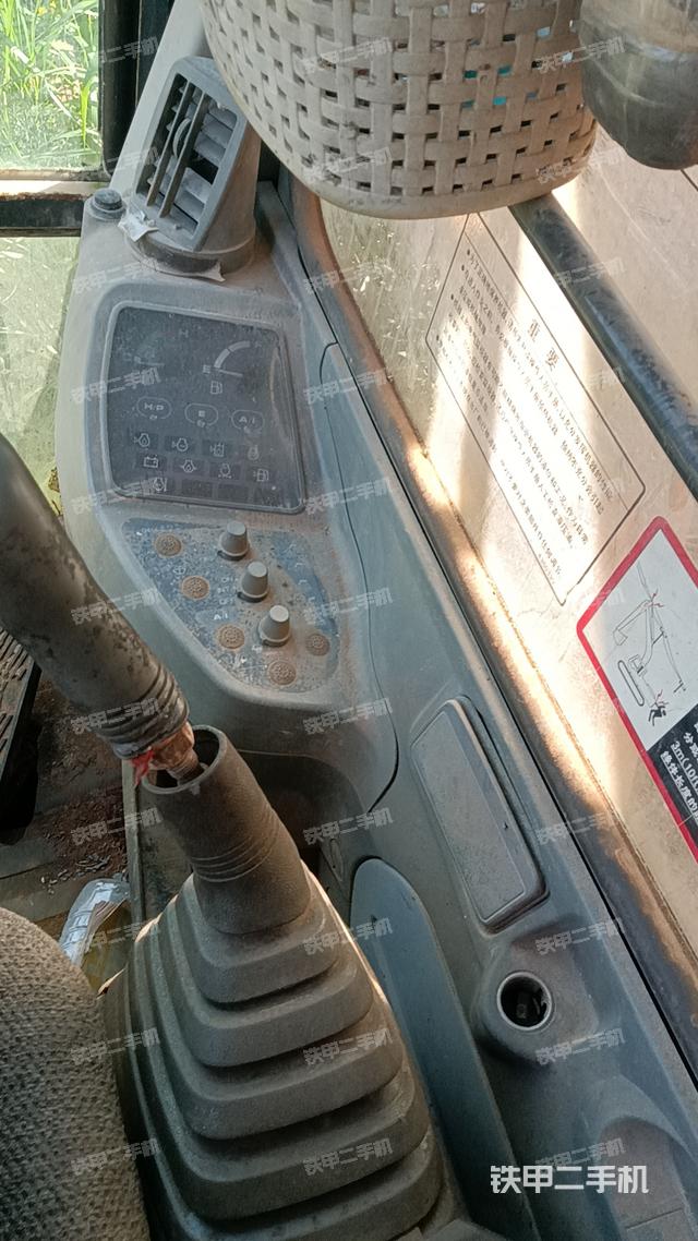 驾驶室整体（整机外观）