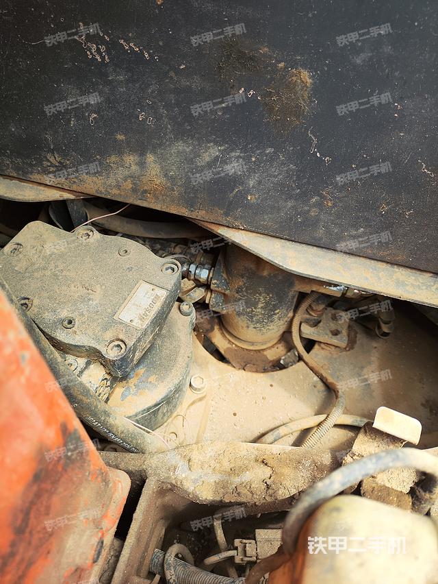 回转马达和主控阀（整机外观）