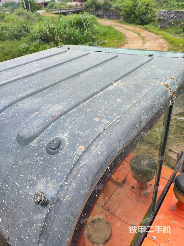 驾驶室顶部（整机外观）