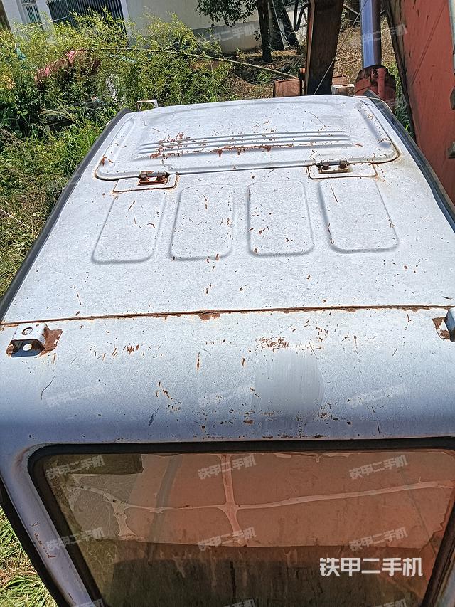 驾驶室顶部（整机外观）