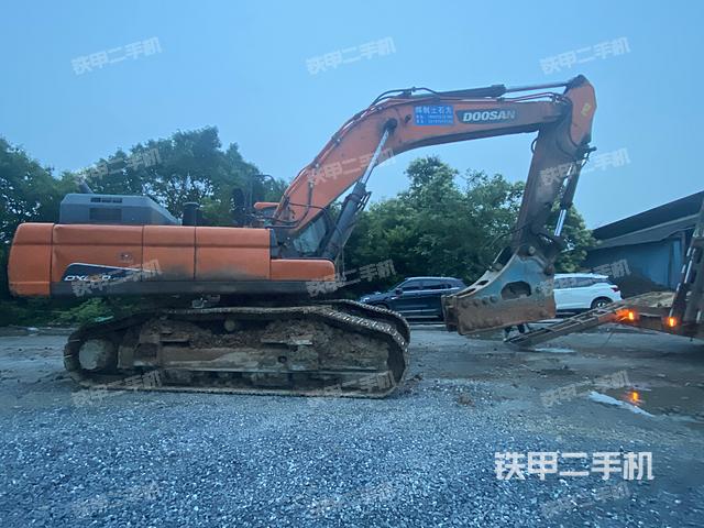 驾驶室整体（整机外观）