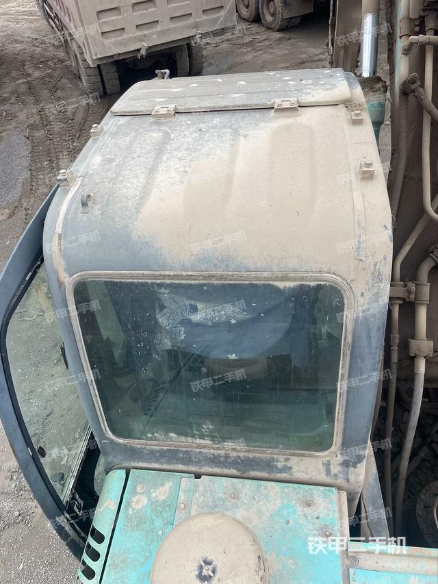 驾驶室顶部（整机外观）