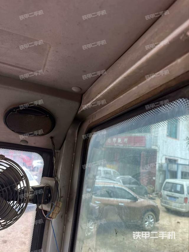 驾驶室顶部（整机外观）