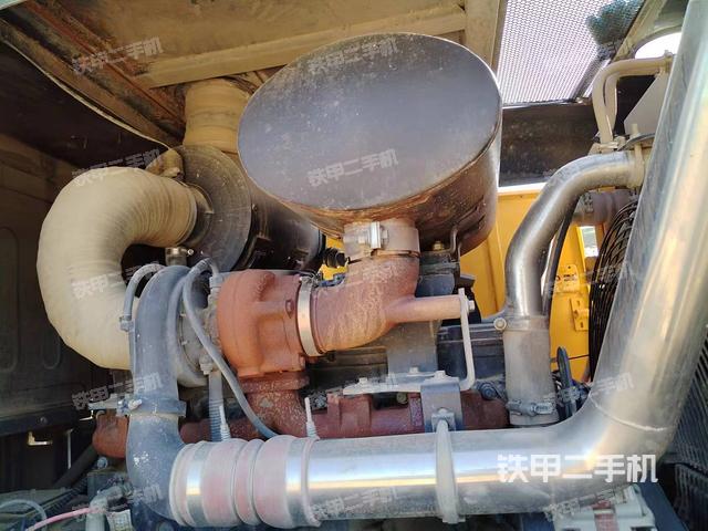 发动机右侧（整机外观及大件）