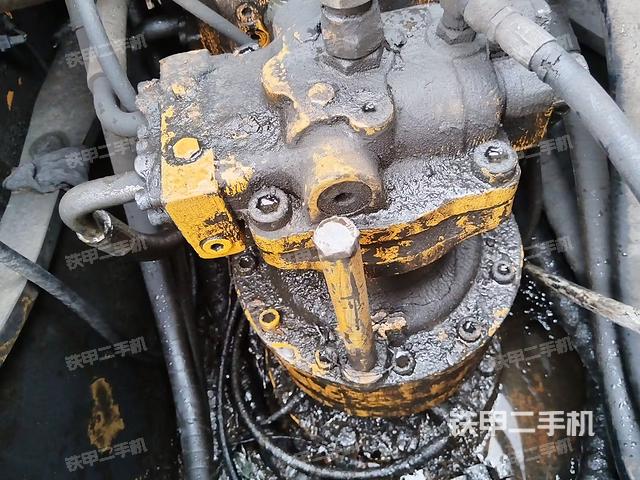 回转马达和主控阀（整机外观）