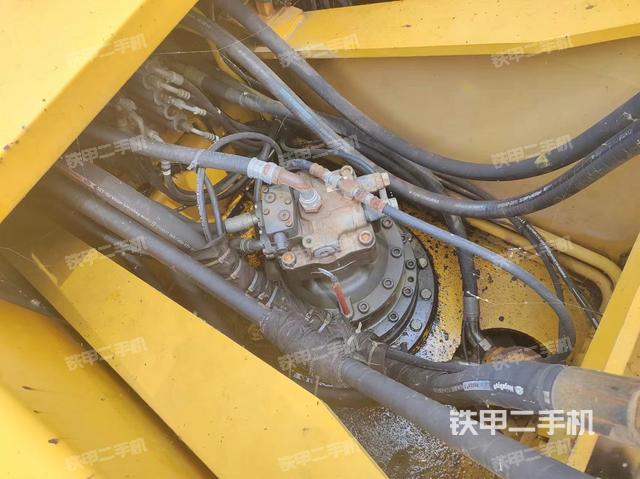 回转马达和主控阀（整机外观）