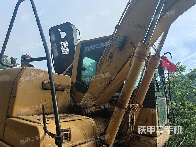 驾驶室顶部（整机外观）