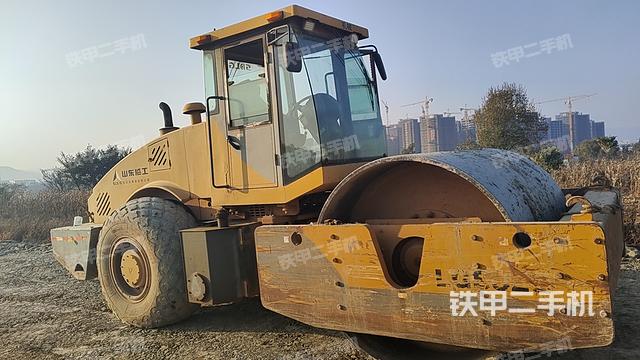 整机右侧（设备外观及核心部件）