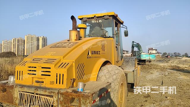 整机右后45°（设备外观及核心部件）