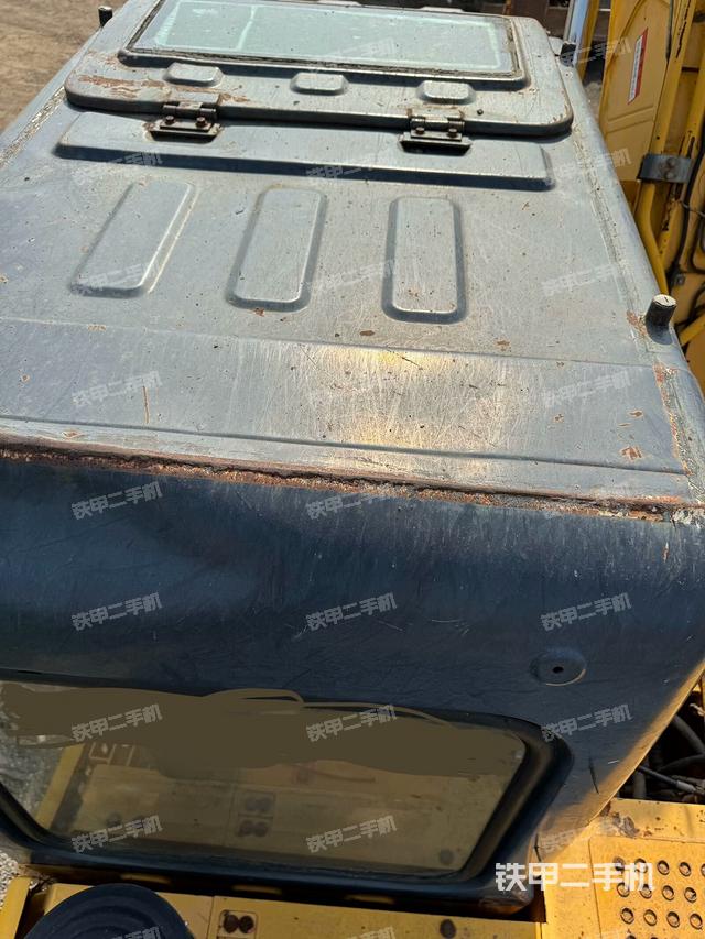 驾驶室顶部（整机外观）