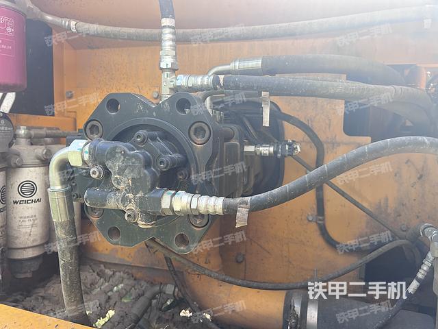 液压泵舱室正面整体（整机外观）