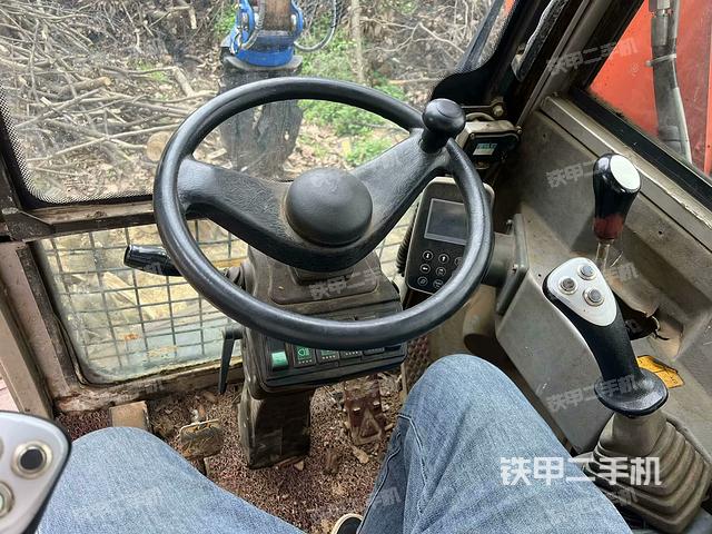 驾驶室整体（整机外观）